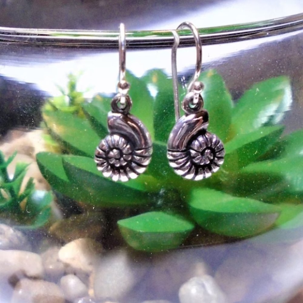 NWOT  beach Jewelry 925 sterling silver tiny sea shells - shell dangle earrings,